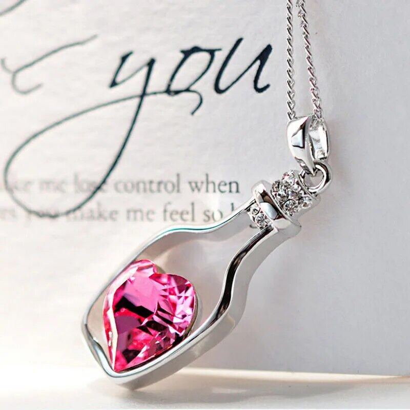 Women's pendant necklace